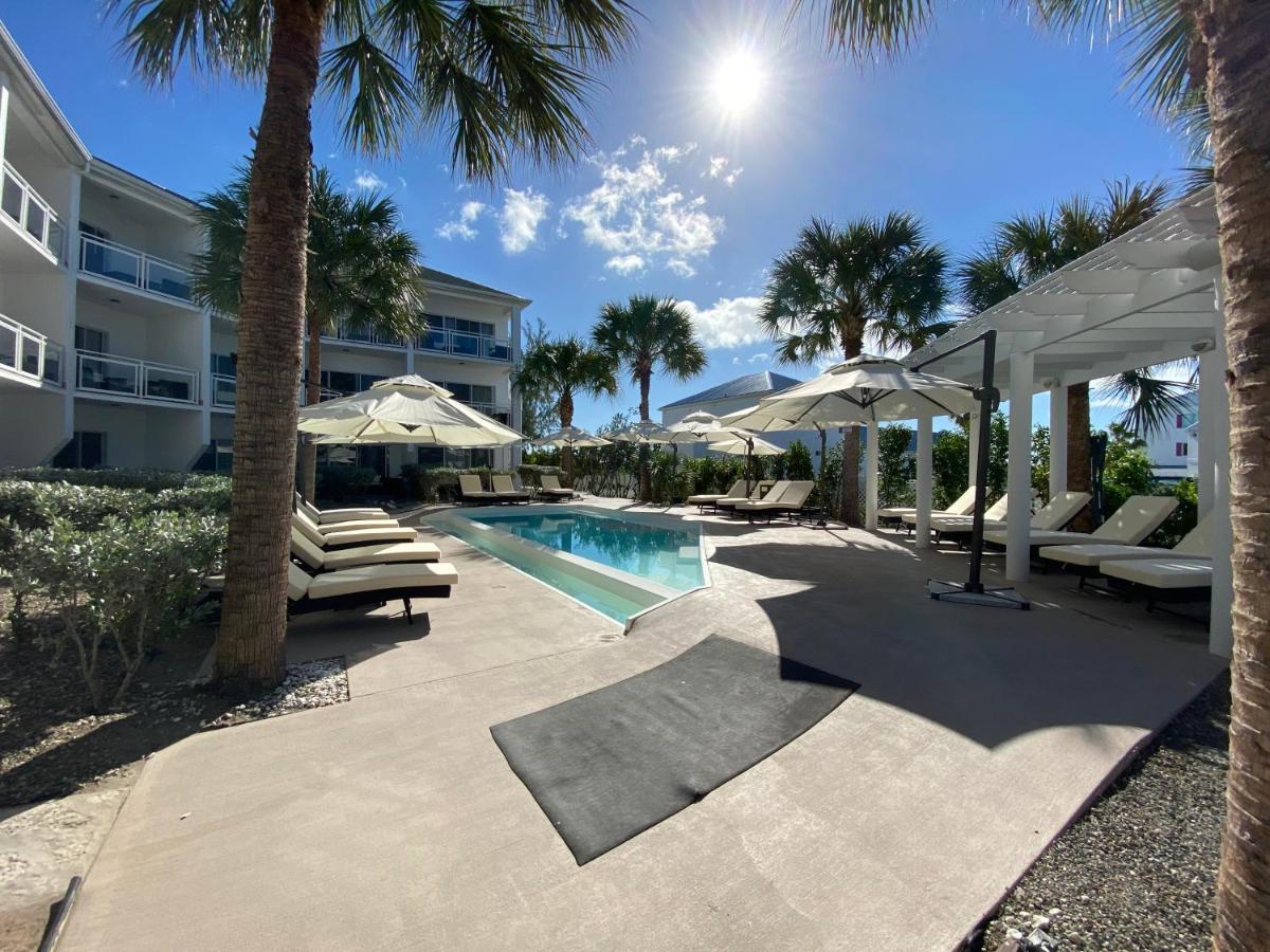 Grace Bay Suites Exterior photo