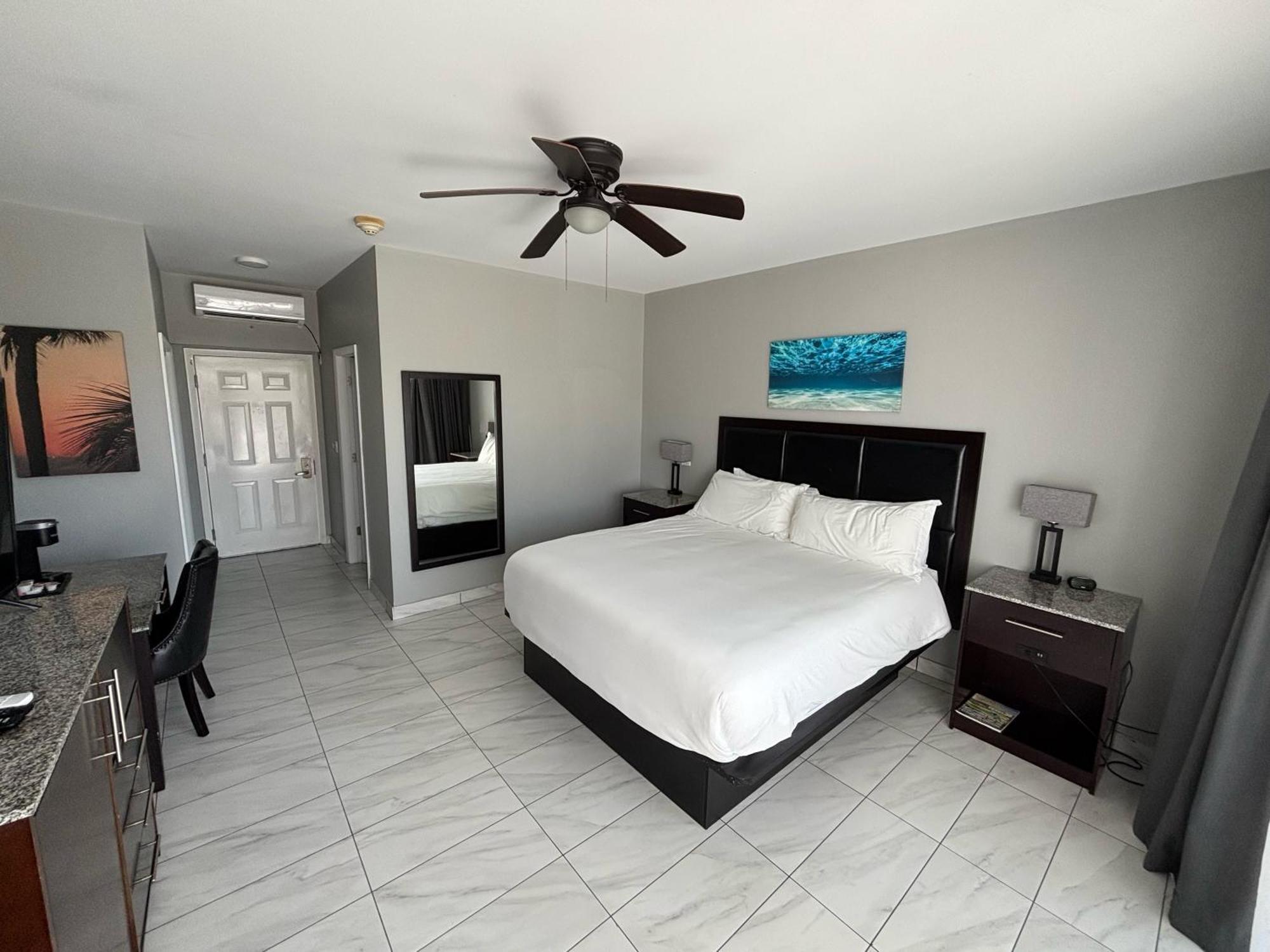 Grace Bay Suites Exterior photo