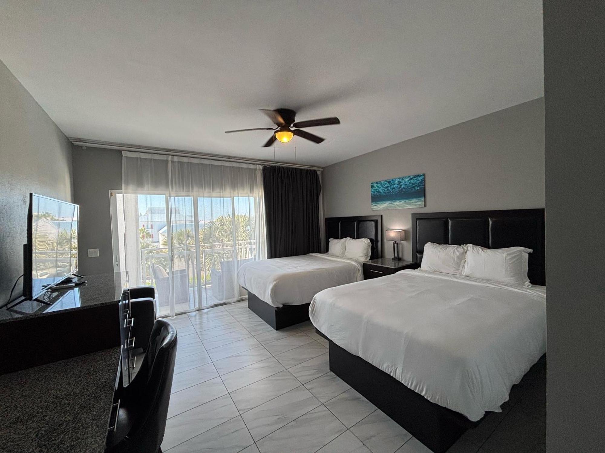 Grace Bay Suites Exterior photo