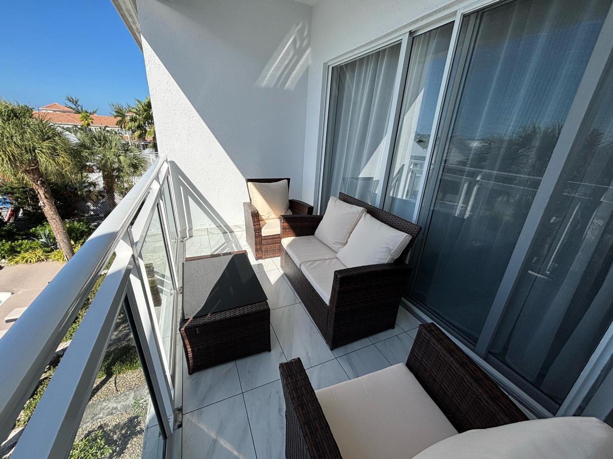 Grace Bay Suites Exterior photo