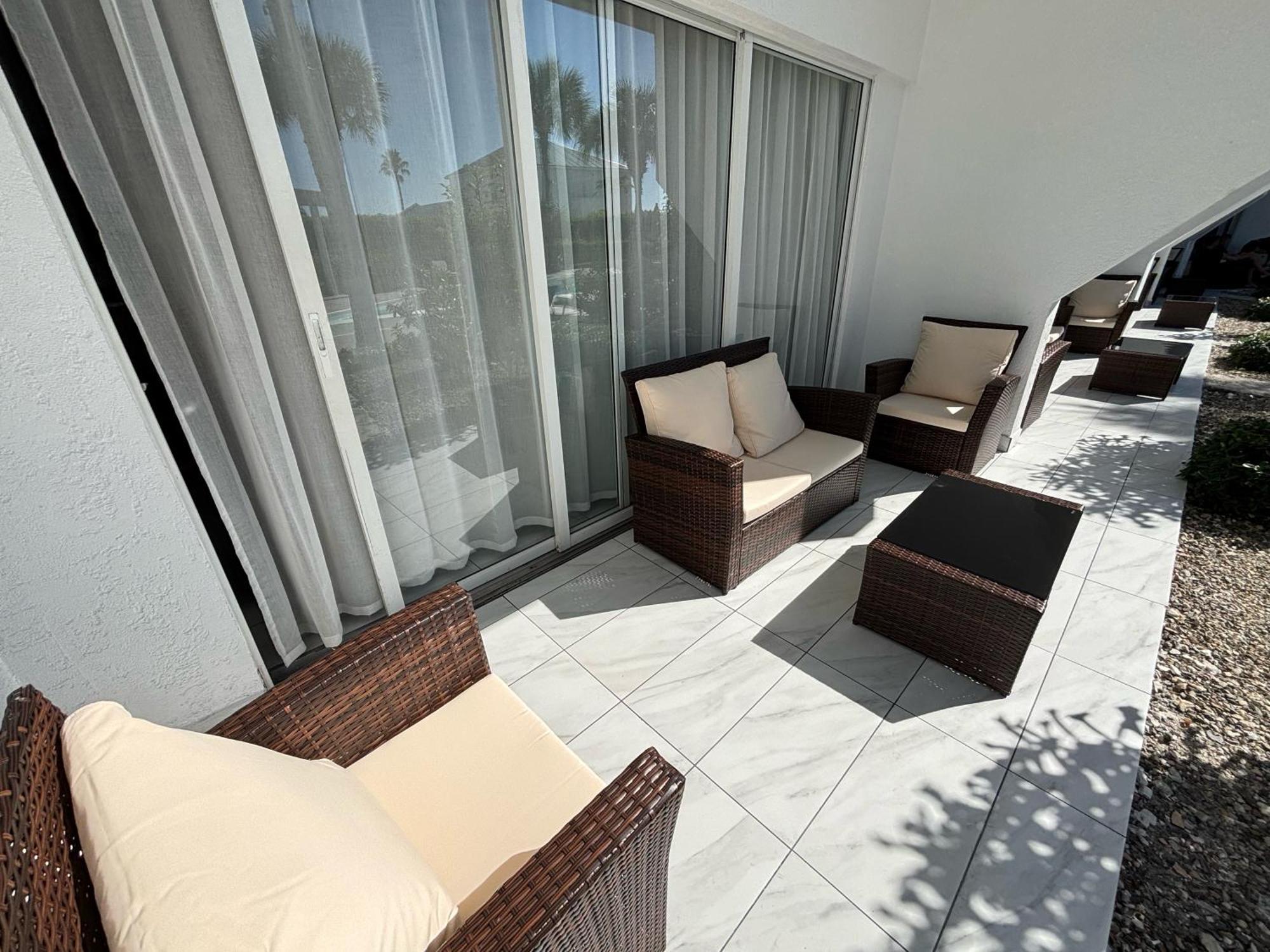 Grace Bay Suites Exterior photo