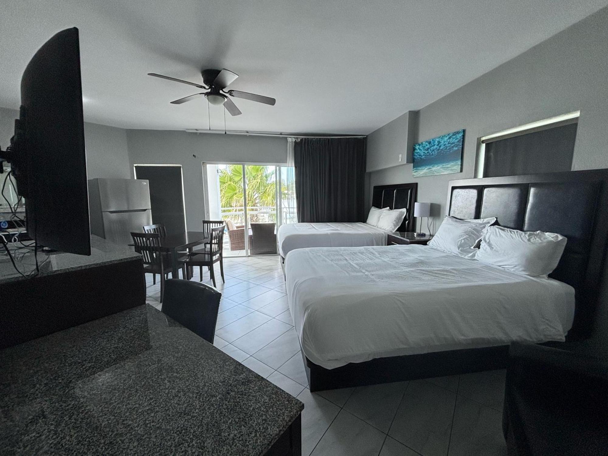 Grace Bay Suites Exterior photo