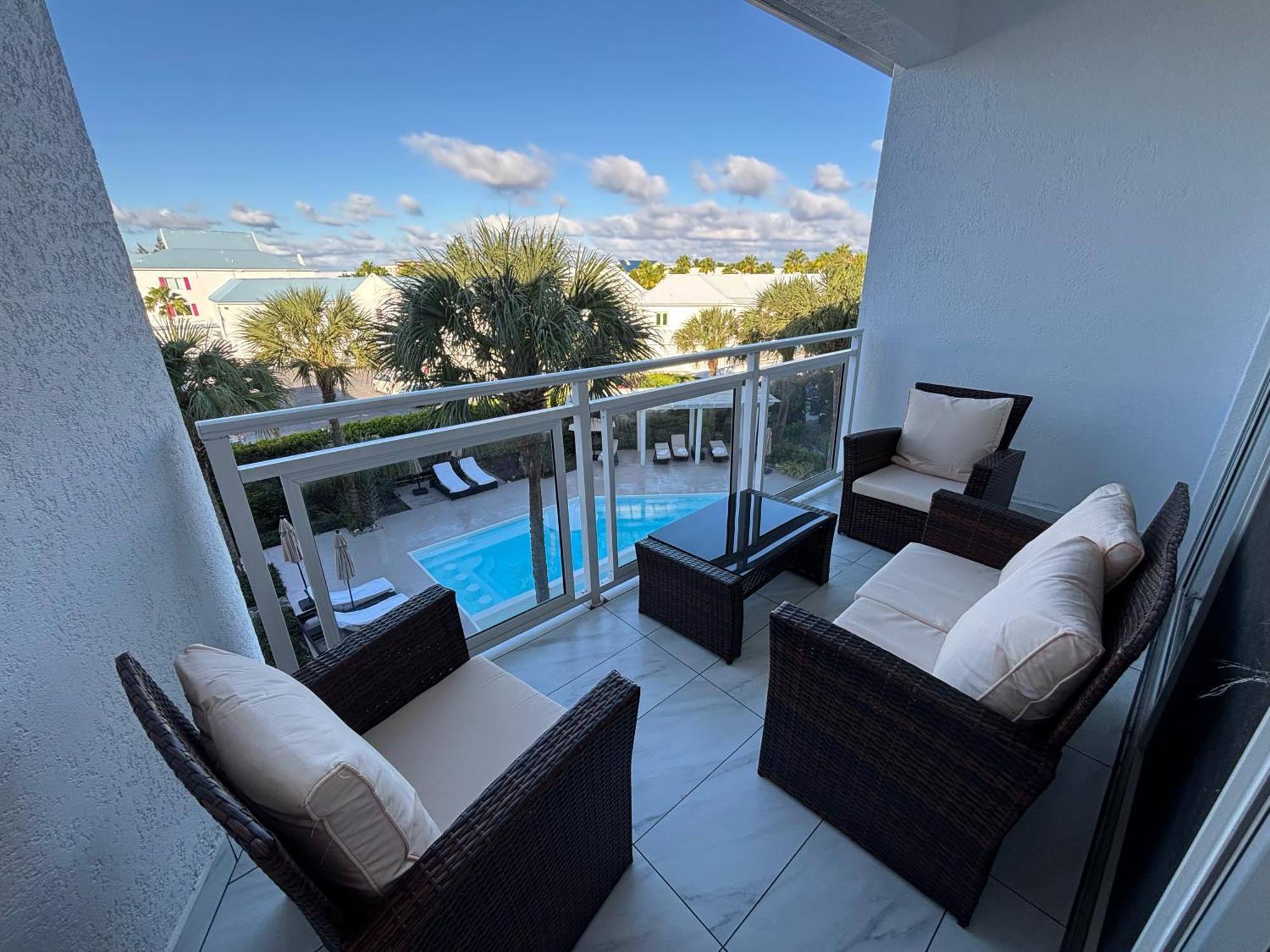Grace Bay Suites Exterior photo