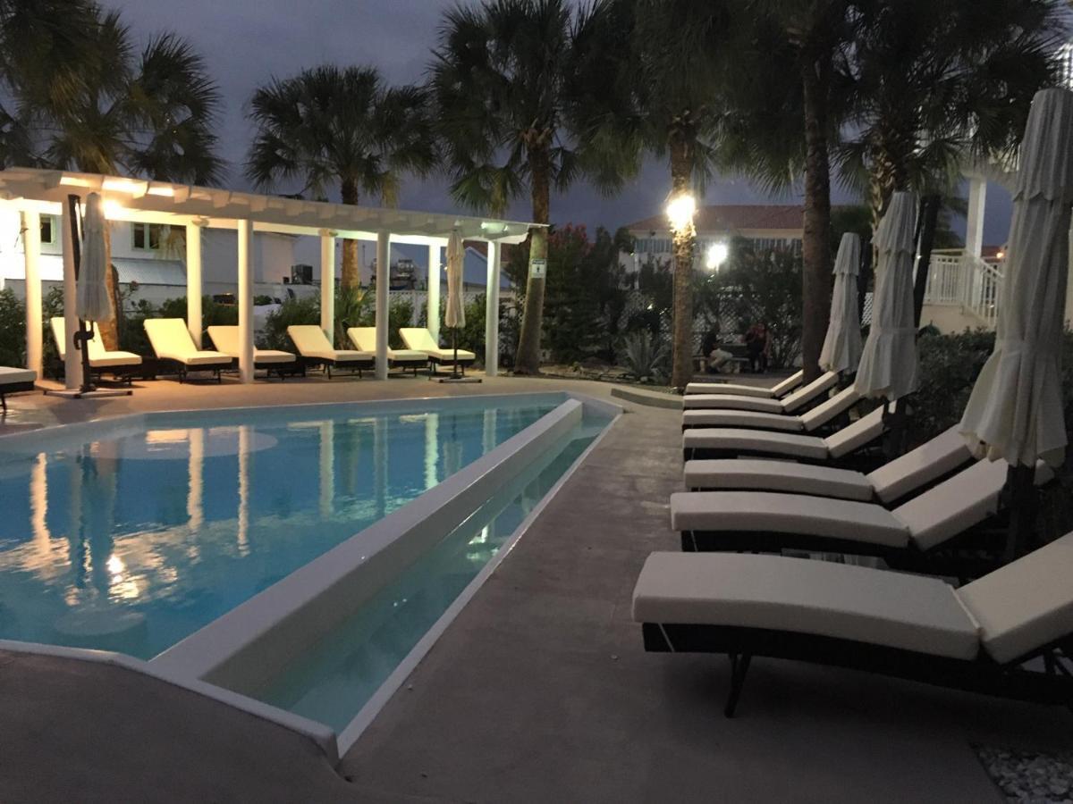 Grace Bay Suites Exterior photo